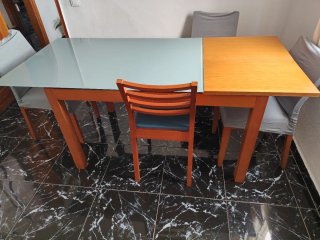 Mesa de comedor con 4 sillas