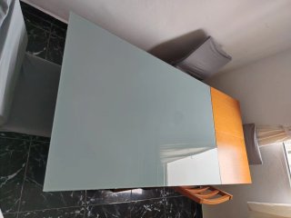 Mesa de comedor con 4 sillas