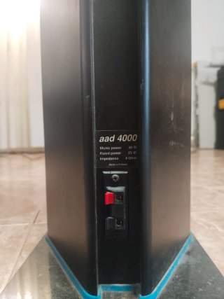 Altavoces de columna Finlux negros y azules
