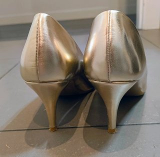 Zapatos de tacón dorados talla 40