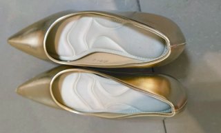 Zapatos de tacón dorados talla 40