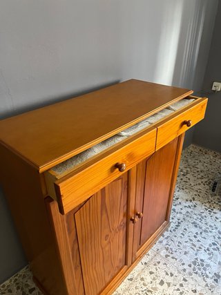 Mueble de madera con 2 cajones