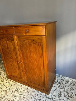 Mueble de madera con 2 cajones