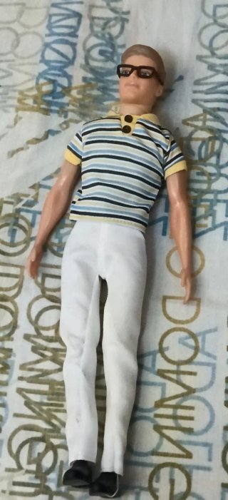 Muñeca Barbie con vestido azul