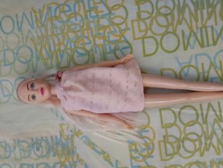 Muñeca Barbie con vestido azul