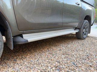 Estriberas Toyota Hilux Originales 2024