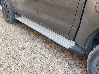 Estriberas Toyota Hilux Originales 2024
