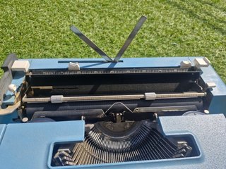 Máquina de Escribir Olivetti Studio 46 Azul