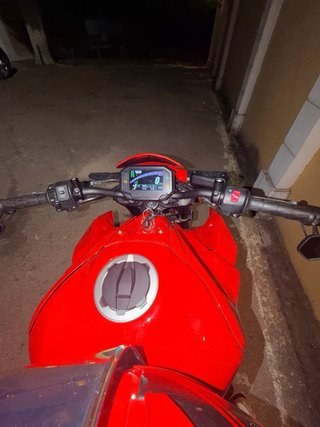 Kawasaki Z900 Roja - Moto Deportiva