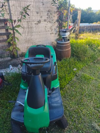 Tractor cortacésped STIGA verde