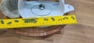 Tetera de porcelana blanca