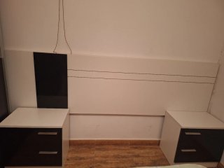 Cabecero 1,35 cm, 2 mesitas y cómoda