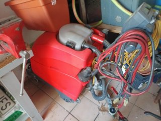 Maquina de fregar suelos