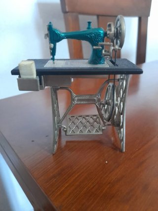 Mechero Máquina de coser miniatura decorativa