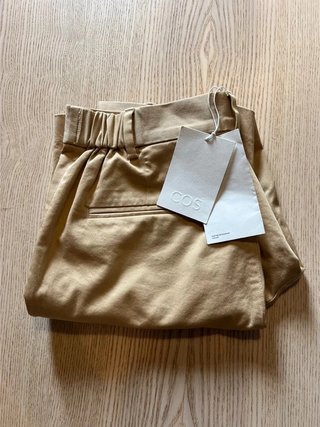 COS – Organic Cotton Tailored Bermuda Shorts –