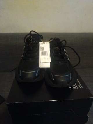 Zapatillas Adidas Negras y Plateadas