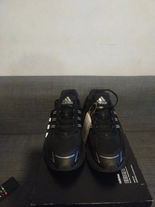 Zapatillas Adidas Negras y Plateadas