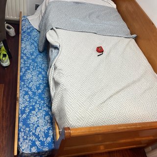 Cama individual de madera