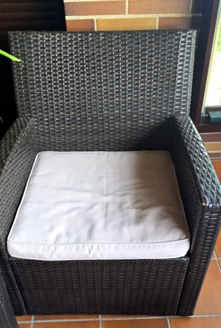 Conjunto sillón y mesa ratán