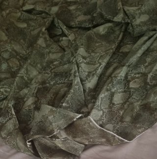 Tejido 1,60x2m estampado serpiente.