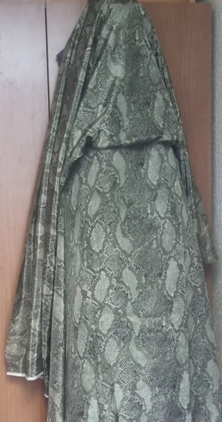 Tejido 1,60x2m estampado serpiente.