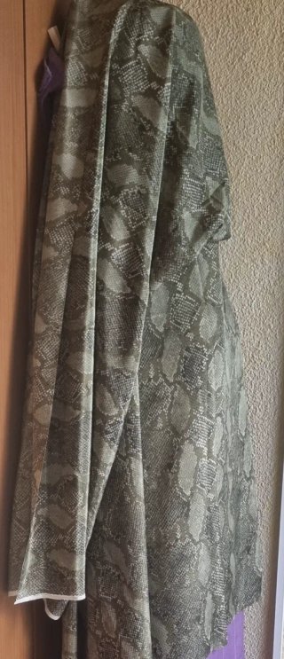 Tejido 1,60x2m estampado serpiente.