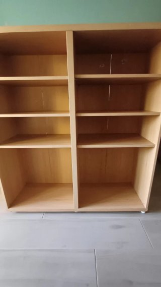 Estantería de madera beige/marrón