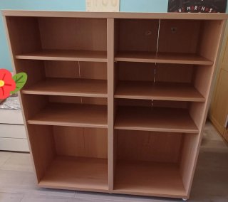 Estantería de madera beige/marrón