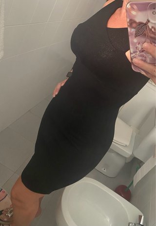 Vestido negro con un sutil brillo