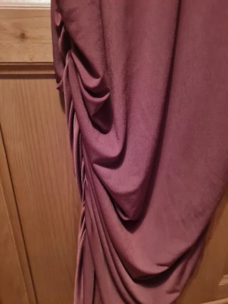 Vestido morado con drapeado