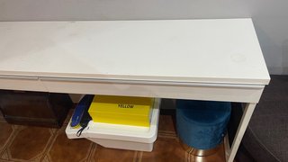 Mesa recibidor blanca