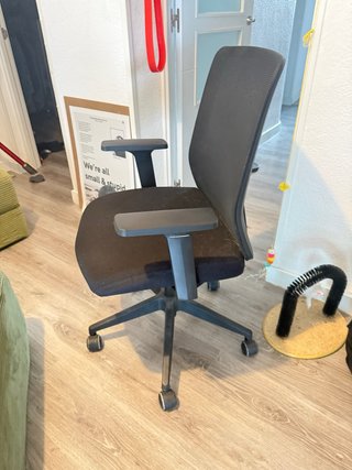 Silla de oficina de malla, seminueva