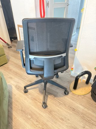 Silla de oficina de malla, seminueva