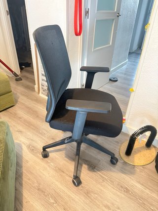 Silla de oficina de malla, seminueva