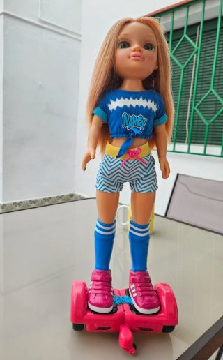 Nancy con Hoverboard