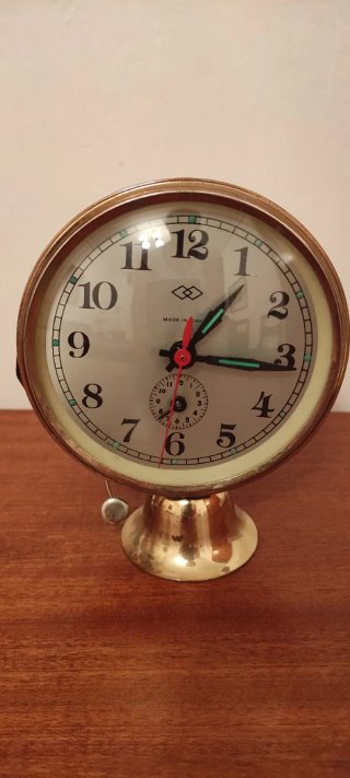 Reloj despertador vintage de sobremesa