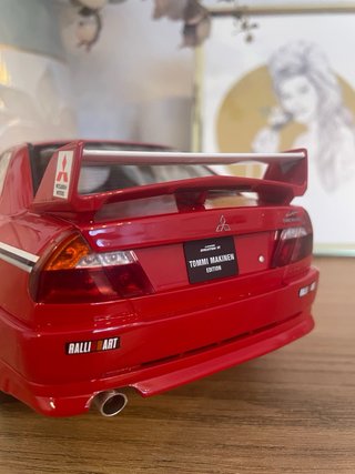 Mitsubishi Lancer Evo VI Tommi Makinen 1:18 otto