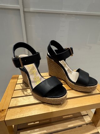 Sandalias cuña negras