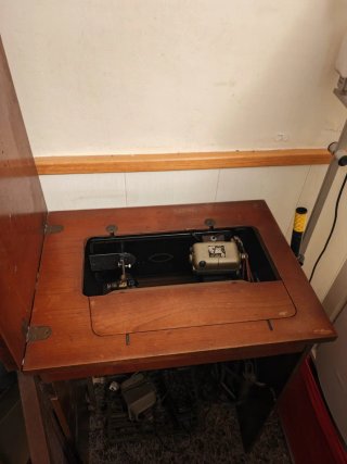 Máquina de coser SINGER antigua