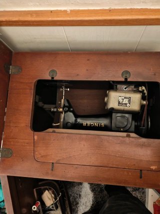 Máquina de coser SINGER antigua