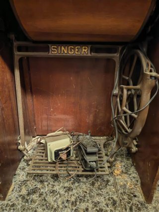 Máquina de coser SINGER antigua