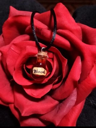Collar Botellita Blood