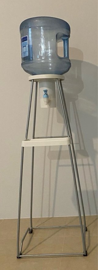 Soporte para bidón de agua reutilizable.