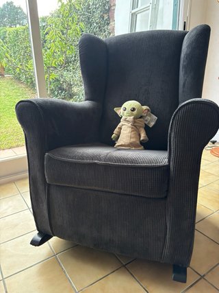 Sillón mecedora de pana gris