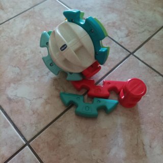 Giochi prima infanzia tra cui torre chicco