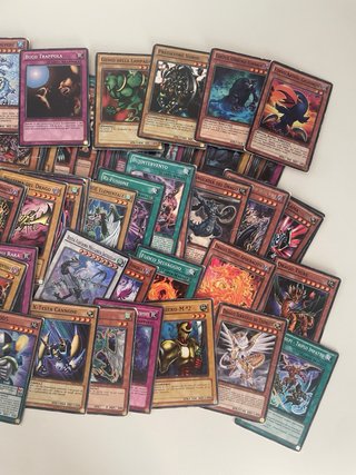 ⁠Lotto Carte Yu-Gi-Oh Mazzo Circa 90 Carte TCG ITA