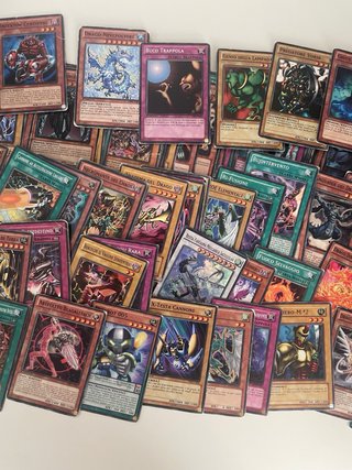 ⁠Lotto Carte Yu-Gi-Oh Mazzo Circa 90 Carte TCG ITA