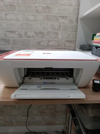 Impresora Multifunción HP Roja y Blanca