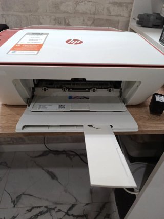 Impresora Multifunción HP Roja y Blanca