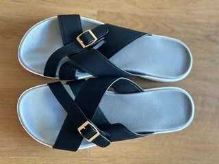 Sandalias negras y plateadas talla 38